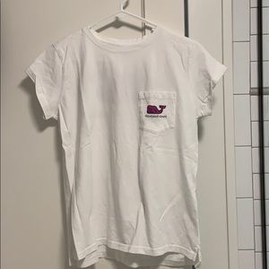 white vineyard vines t-shirt